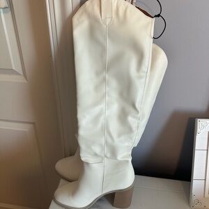 Elegant White Heeled Boots